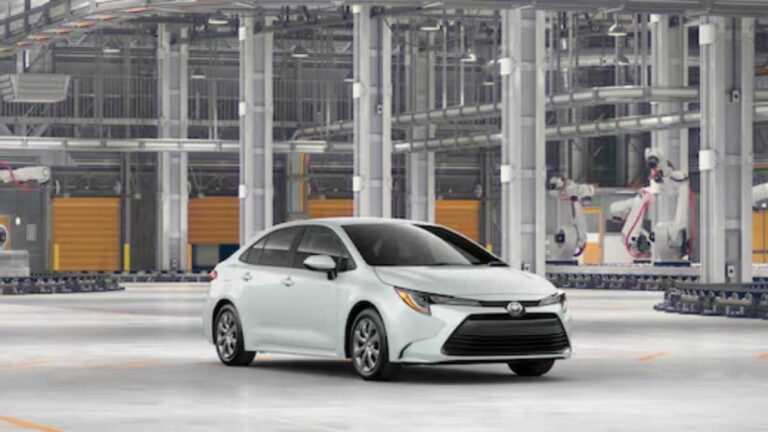 Side profile of Toyota Corolla 2025 parked